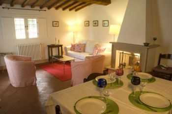 Wohnraum mit Kamin -  Bibbona